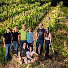 Wohnmobilstellplatz: Familie Nastl betreibt Weinbau in seit 1656 und führt einen gemütlichen Heurigen! - Weingut Nastl