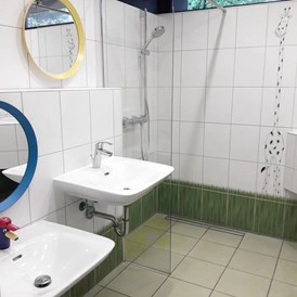 Wohnmobilstellplatz: KINDERDUSCHE
Für unsere kleinen Gäste steht ein extra Kinderbad mit Dusche zur Verfügung - WOHNMOBIL STELLPLATZ HEIDENAU