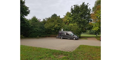 Motorhome parking space - Umgebungsschwerpunkt: Stadt - Lüneburger Heide - Reisemobilstellplatz Schneverdingen/Polizei