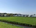 Wohnmobilstellplatz: Extra Wohnmobilstellpatze ohne strom - Camping De Hof van Eeden