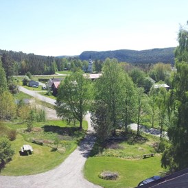 Wohnmobilstellplatz: view   towards   the   entry road - Gillhovs Kursgård - Utbildningscentrum i Gillhov
