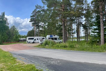 Wohnmobilstellplatz: Stellplatz für bis zu sechs Wohnmobile - Fågelsjö Gammelgård Bortom Åa