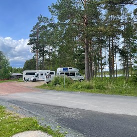 Wohnmobilstellplatz: Stellplatz für bis zu sechs Wohnmobile - Fågelsjö Gammelgård Bortom Åa