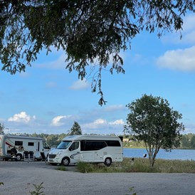 Wohnmobilstellplatz: Camp site next to the river of Kalix - Filipsborgs Herrgård (Filipsborg Herrenhaus)