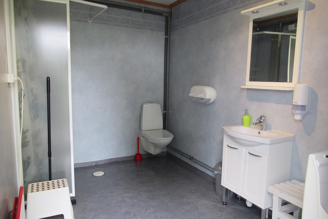 Wohnmobilstellplatz: Toilette und douche - Hammarstrands Camping, Stugby och Kafé