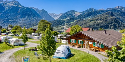 Reisemobilstellplatz - Art des Stellplatz: im Campingplatz - Vorarlberg - Panorama Camping Sonnenberg Blick Richtung Brandndertal - Panorama Camping Sonnenberg