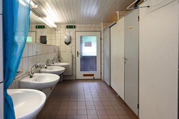 Wohnmobilstellplatz: Herren Toiletten - Camping Riffler