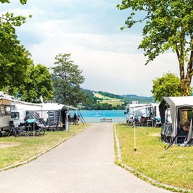 Wohnmobilstellplatz: traumhaft schön am See gelegen
Stellplätze mit See- oder Bergblick - AustriaCamp Mondsee