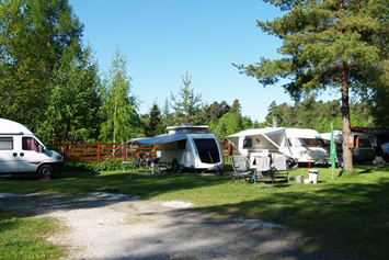 Wohnmobilstellplatz: Camping Pikseke