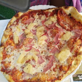 Wohnmobilstellplatz: Eine unsere Preisgekrönter Pizza - Parking Restaurant Finca La Montañosa
