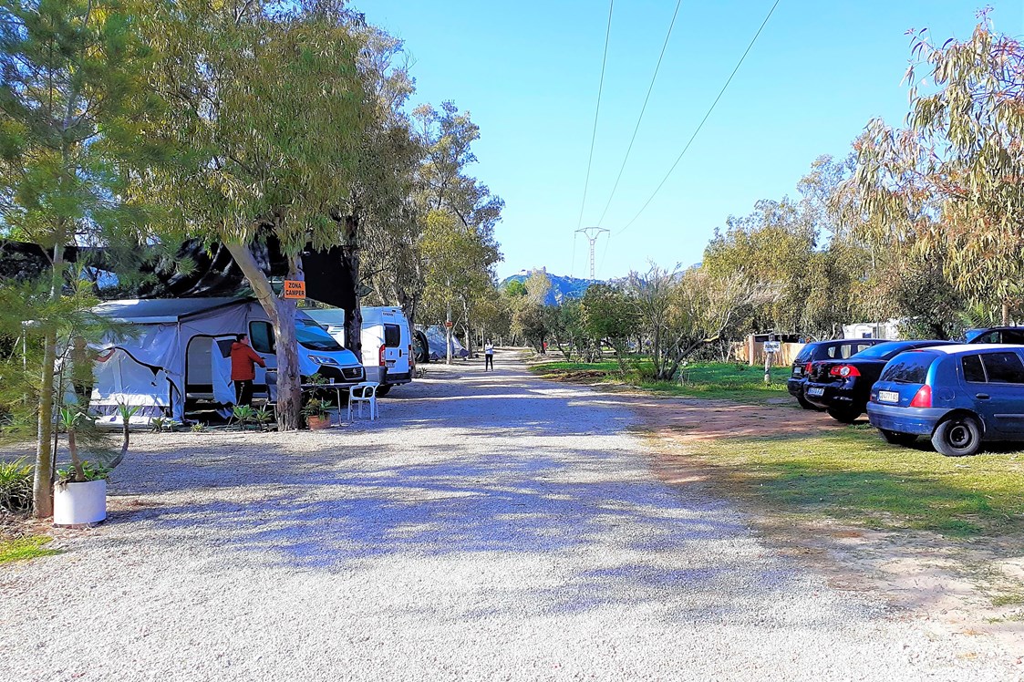 Wohnmobilstellplatz: Camperbereich für Kurzaufenthalte und Campingbereich für Langzeitaufenthalte - Camping la Naranja