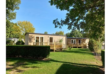 Wohnmobilstellplatz: Mobil home rental in a campsite with covered and heated swimming pool in North of France - Camping de la Sensée