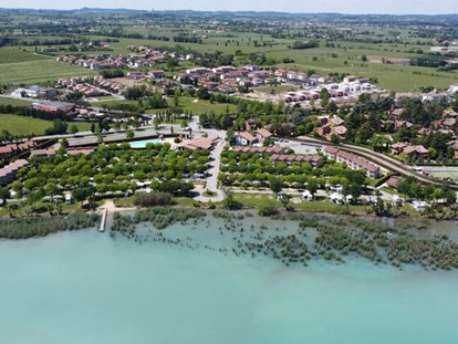 Motorhome parking space - Lombardy - Camping Villaggio Tiglio - Camping Villaggio Tiglio