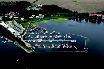 Wohnmobilstellplatz: Luftbild der Marina - Im Jaich Wasserferienwelt