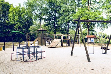 Wohnmobilstellplatz: Spielplatz - Regenbogen Ladbergen