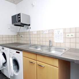 Wohnmobilstellplatz: Spülmöglichkeit, Mikrowelle, Waschmaschine und Wäschetrockner - Galå Fjällgård