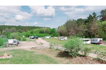 Wohnmobilstellplatz: Stellplatz für Wohnwagen und Wohnmobile.
Eine Zelterwiese ist auch vorhanden. - Campinghof Am Grünen Baum