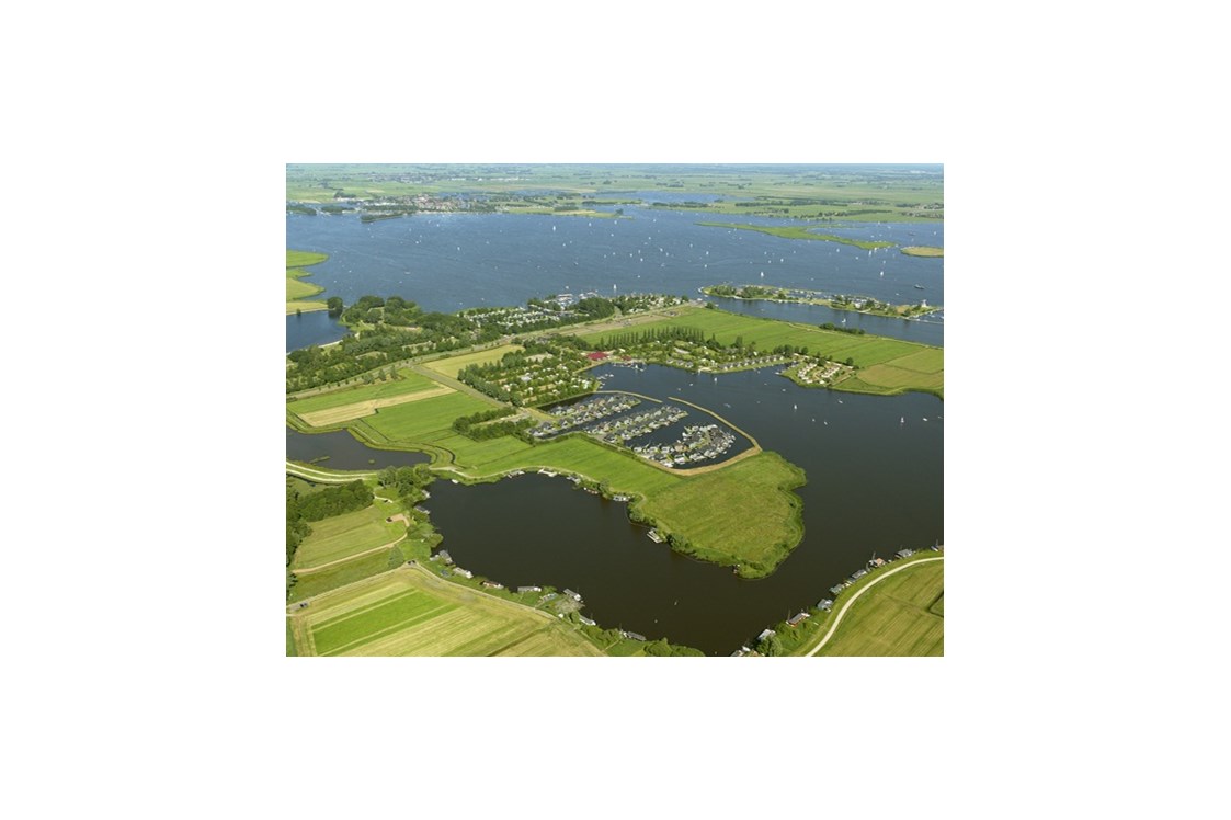 Wohnmobilstellplatz: Campingplatz RCN de Potten liegt direkt am Sneekersee. Sie befinden Sie Sich in Herz von die Friesischen Seen. Die Camping hat Wohnmobileplätze in die Nähe von das Wasser und nur 5 km. von Sneek! 
 - RCN de Potten