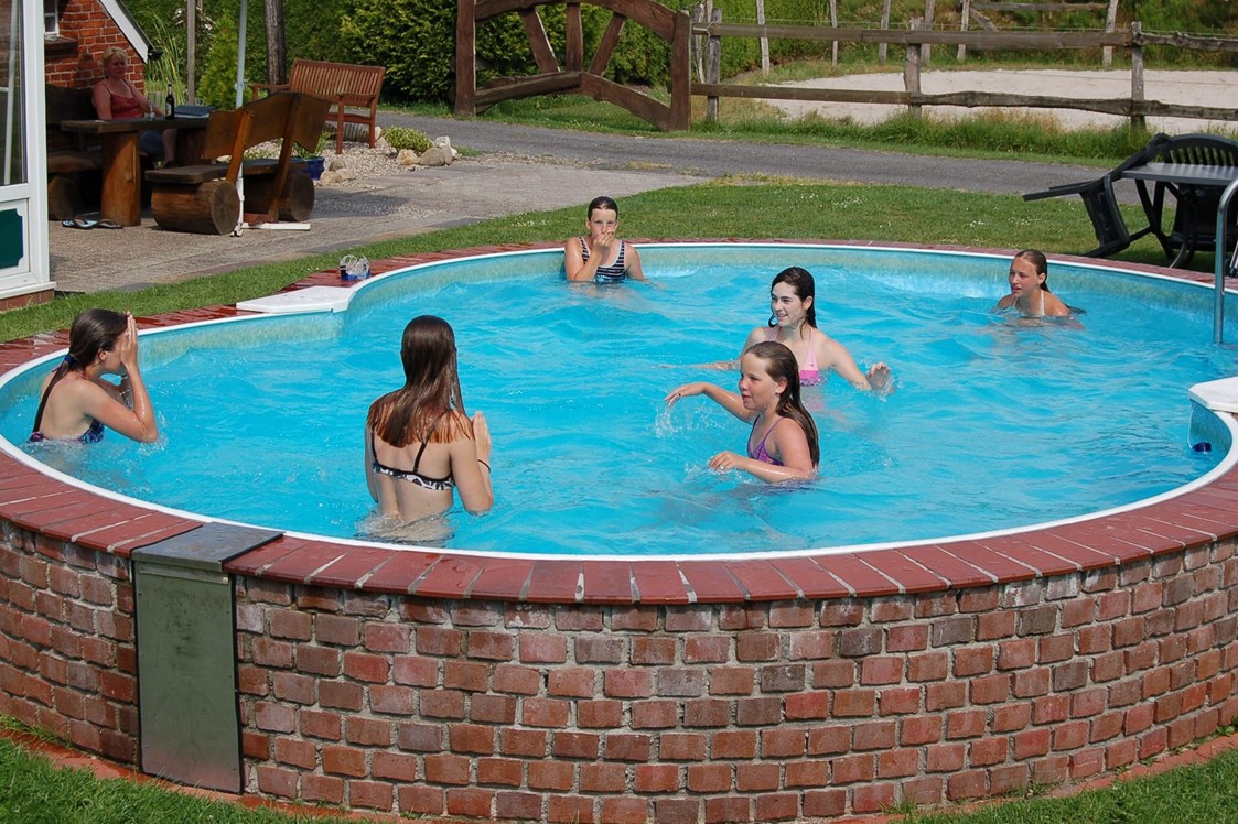 Wohnmobilstellplatz: Pool Sommer 2013 - Ferienhof Welsch