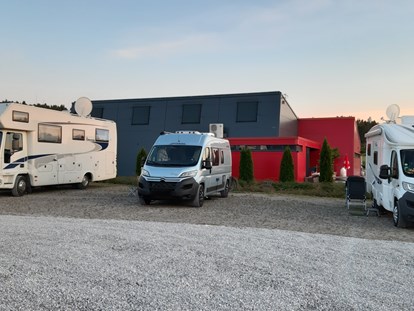 Reisemobilstellplatz - Wohnwagen erlaubt - Deutschland - Komfortparzelle - Reisemobilpark Turm und Kristalle