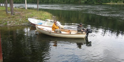 Reisemobilstellplatz - Umgebungsschwerpunkt: Fluss - Jämtland - Sie können ein Boot zum Angeln mieten - Zorbcenter