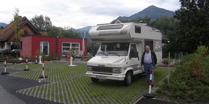 Reisemobilstellplatz - Grauwasserentsorgung - Lindau (Bodensee) - Das erste WoMo 2010 auf unserem Stellplatz. - MINI -Stellplatz in Dornbirn