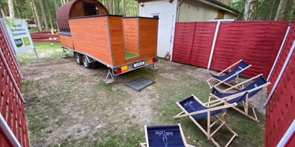 Reisemobilstellplatz - Bademöglichkeit für Hunde - Rügen - nach der Sauna, die Sonne genießen - Wohnmobil oder Wohnwagen Stellplatz auf Rügen bei Dranske Kap Arkona nur 200 m bis zur Ostsee