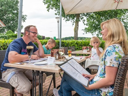 Reisemobilstellplatz - Umgebungsschwerpunkt: See - Kulinarisch genießen im Restaurant Piazza - Reisemobilhafen am Alfsee Center