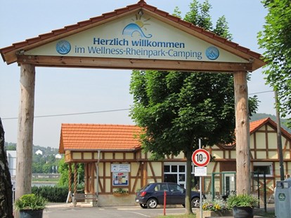 Reisemobilstellplatz - Umgebungsschwerpunkt: Therme(n) - Rheinland-Pfalz - Einfahrt Campingplatz - Wellness-Rheinpark-Camping Bad Hönningen