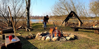 Reisemobilstellplatz - Umgebungsschwerpunkt: See - LagerfeuerWiese - Camping Am Kluger See
