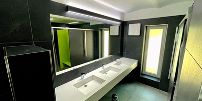 Reisemobilstellplatz - Entsorgung Toilettenkassette - Rügen - …unser neues Bad für Euch - Luigis Campingplatz Nonnevitz 