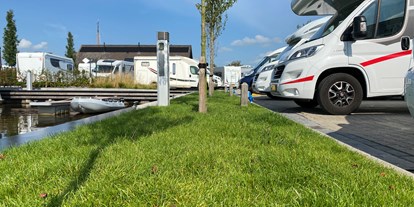 Reisemobilstellplatz - WLAN: am ganzen Platz vorhanden - Niederlande - Stellplatz; camperplaats Leeuwarden.  - Camperplaats Leeuwarden 