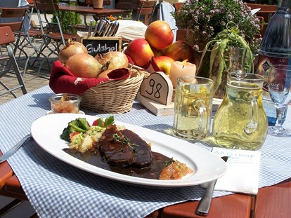 Reisemobilstellplatz - Duschen - Bayern - Regionale Küche am ARTERHOF -
eigene Gallowayrinderzucht - Wohnmobil Hafen am Arterhof