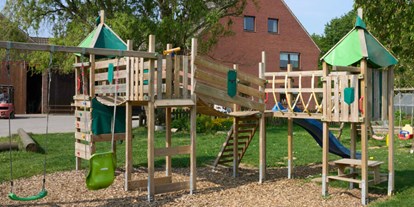 Reisemobilstellplatz - Spielplatz - Nordrhein-Westfalen - Das große Klettergerüst - Wohnmobilstellplatz am Kinderbauernhof