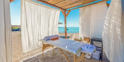 Reisemobilstellplatz - Umgebungsschwerpunkt: Strand - Dalmatien - Massage am Strand Phalaris - Terra Park Phalaris