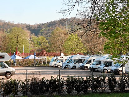 Reisemobilstellplatz - Art des Stellplatz: vor Campingplatz - Schwarzwald - Stellplatz im Grüttpark Lörrach - Wohnmobil-Stellplatz Lörrach-Basel