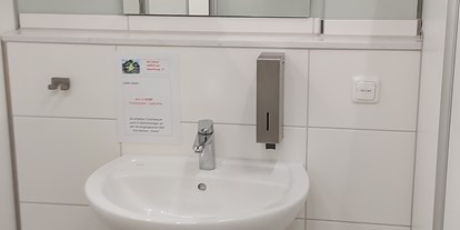 Reisemobilstellplatz - Entsorgung Toilettenkassette - Lüneburger Heide - Sanitärgebäude - Am Badeland