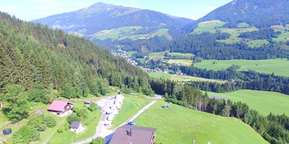 Reisemobilstellplatz - Stromanschluss - Alpen - Blick aus der Luft  - Panoramastellplatz Friedburg