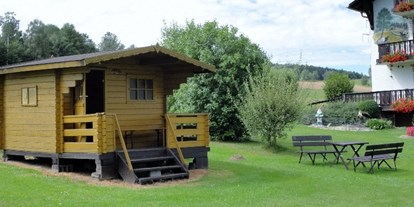 Reisemobilstellplatz - Sauna - Bayern - Pension (Sonnenschein Waidhaus): Gartenhäusl vor der Pension - Haus Sonnenschein