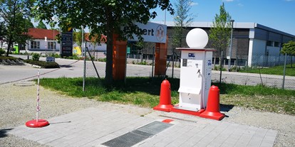 Reisemobilstellplatz - Lechtal - Das ist unsere Frischwasserversorgungs- und Abwasserentsorgungsanlage. Diese ist für unsere Gäste kostenlos. - Wohnmobilpark Füssen