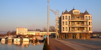 Reisemobilstellplatz - Umgebungsschwerpunkt: Fluss - Nordrhein-Westfalen - Yachthafen Marina Rünthe - Wohnmobilhafen Marina-Rünthe