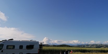 Reisemobilstellplatz - Wohnwagen erlaubt - Schweiz - Biohof Lüsch