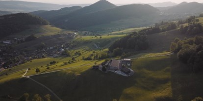 Reisemobilstellplatz - Schweiz - Unser Hof der 1. offizielle Stellplatz im schönen Schwarzbubenland. - HaselHof