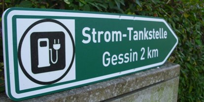 Reisemobilstellplatz - Göhren-Lebbin - Auf dem Hof bekommt man auch seine Elektrofahrzeuge wieder flott. - Mittelhof Gessin