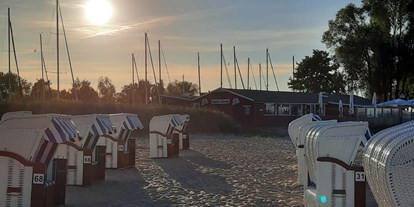 Reisemobilstellplatz - Umgebungsschwerpunkt: Meer - Genießerstunden Am Strand - Wohnmobilstellplätze am Yachthafen  Mönkebude