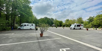 Reisemobilstellplatz - WLAN: am ganzen Platz vorhanden - Lüneburger Heide - Wohnmobilstellplatz am Kurpark   - Wohnmobil-Stellplatz am Kurpark Bad Bevensen