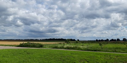 Reisemobilstellplatz - Umgebungsschwerpunkt: am Land - Nordrhein-Westfalen - Ausblick auf die Felder - Stellplatz "Feldblick" und "Am Garten" auf dem Bauernhof Familie Kamp