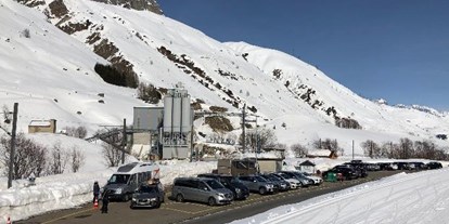 Reisemobilstellplatz - Umgebungsschwerpunkt: am Land - Alpen - Sonnenschein und Schnee..... was will mann noch mehr - Zumdorf Hospental