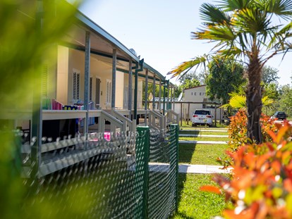 Motorhome parking space - Adria - Bungalows garden view - MCM Camping