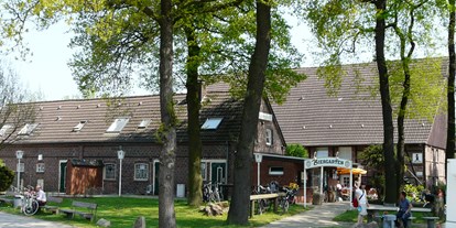 Reisemobilstellplatz - Bergkamen - Klaukenhof Bauernhaus in Richtung Biergarten - Freizeitpark Klaukenhof